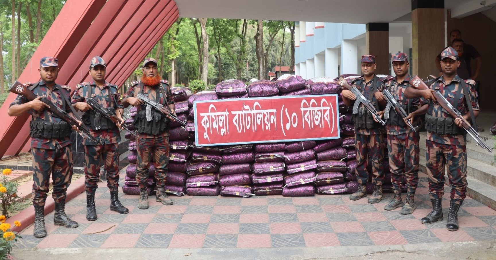 কুমিল্লায় ৩০ লক্ষ টাকার অবৈধ ভারতীয় চাউল জব্দ করেছে বিজিবি